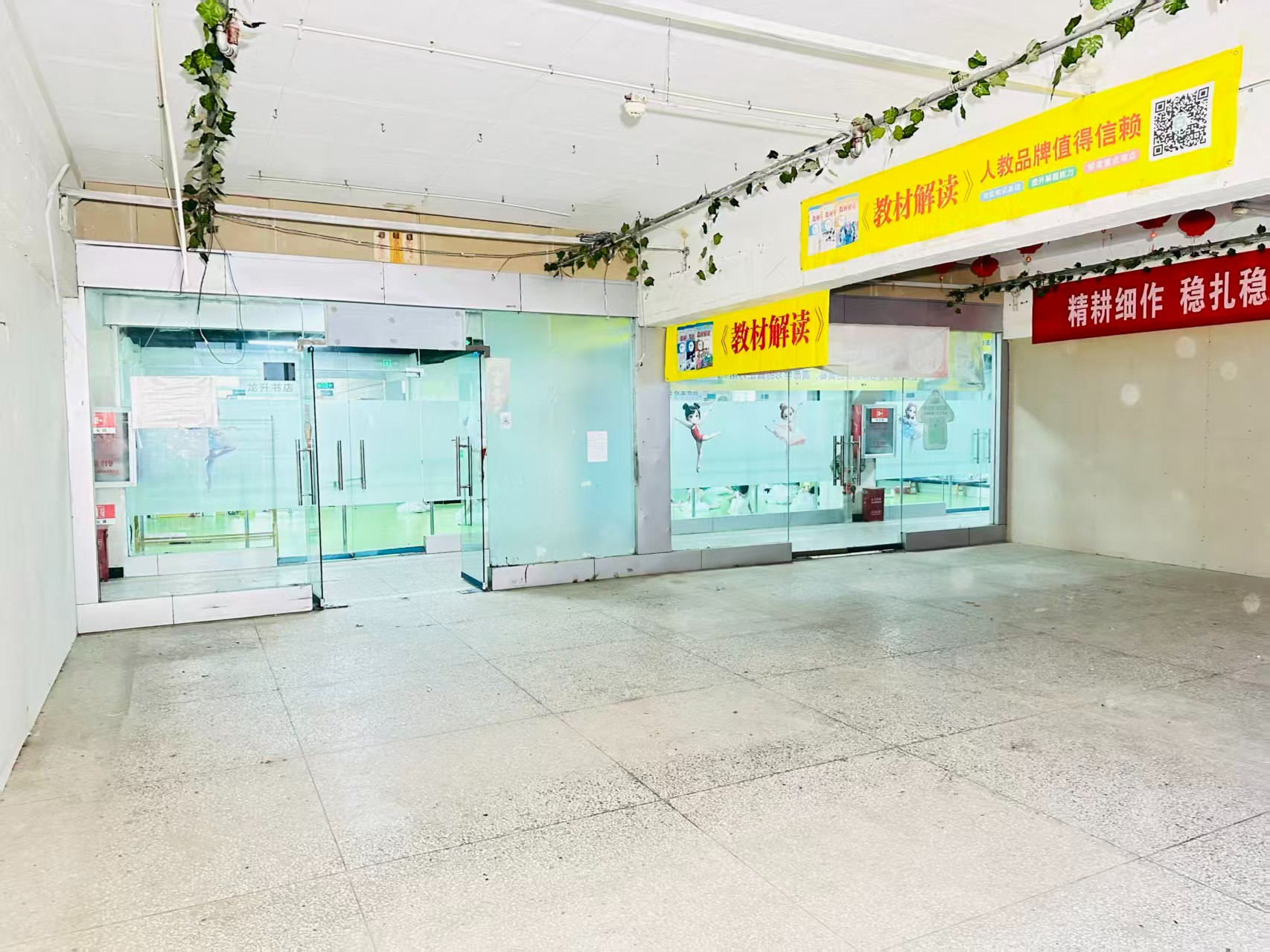 243省道提供写字楼、商铺、展示空间、直播间等多种面积选择，满足企业办公、研发、展示、运营等多元需求。